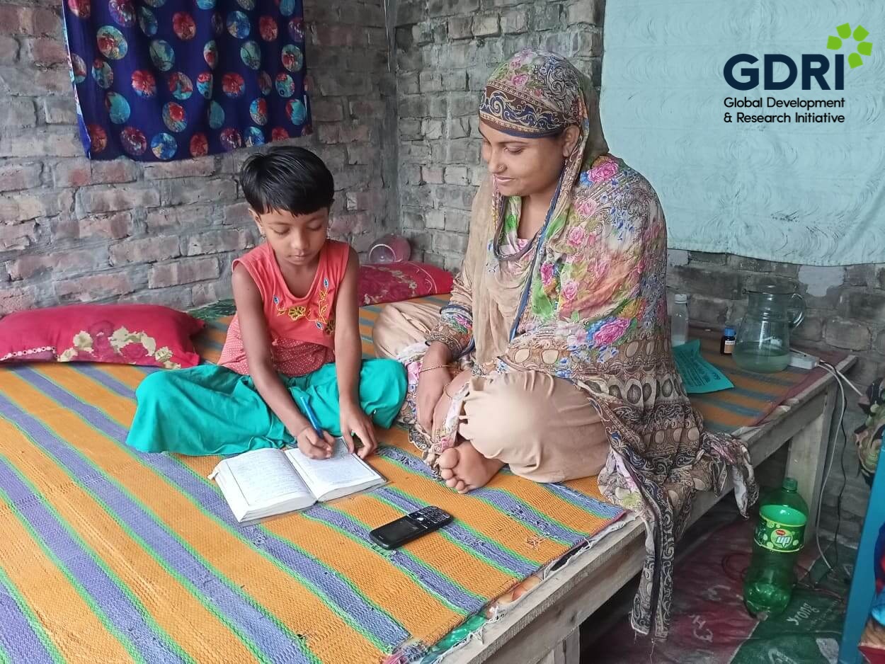 Mothers supporting children’s learning via mobile mentoring under the “Telementoring and Homeschooling during School Closures” project in Bangladesh