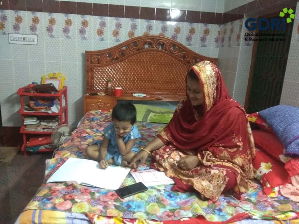 Mothers supporting children’s learning via mobile mentoring under the “Telementoring and Homeschooling during School Closures” project in Bangladesh